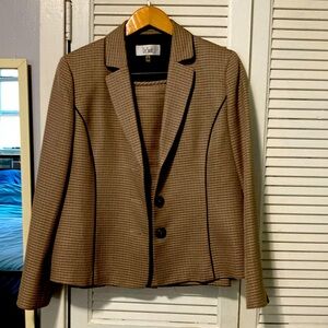 Le Suit 2-piece beige suit